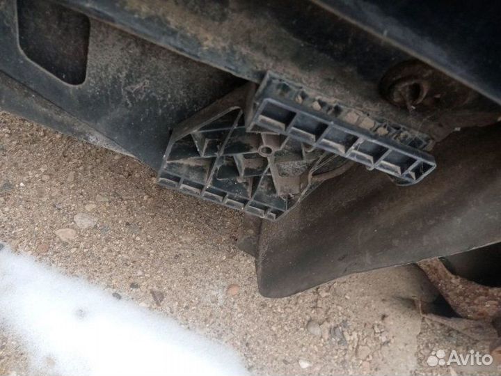 Кронштейн бампера задний левый Audi A8 D2 1996