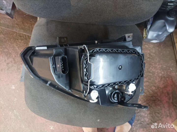 Фара левая priora