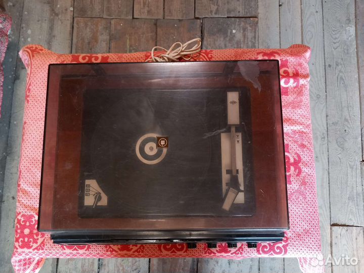 Проигрыватель винила Вега 104