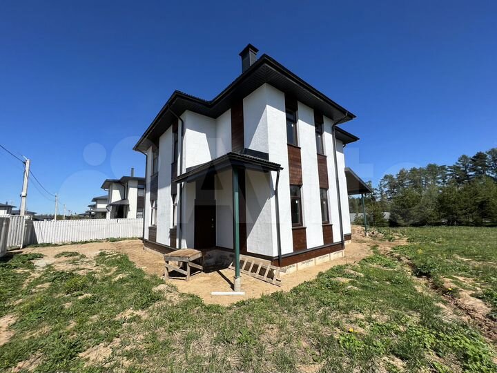 Коттедж 195 м² на участке 15 сот.