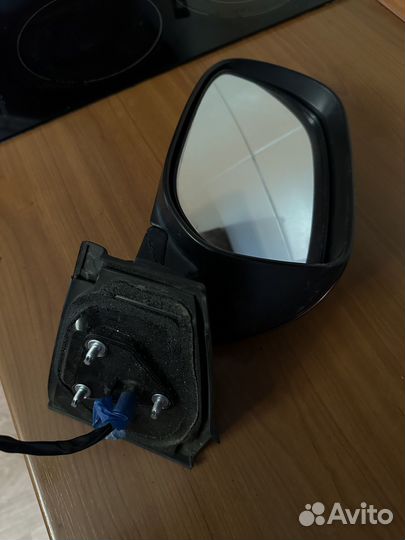 Зеркало левое на toyota Vitz 2010