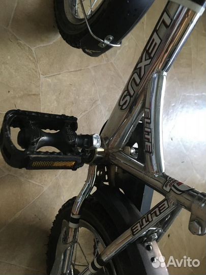 Детский велосипед Lexus с боковыми колесиками