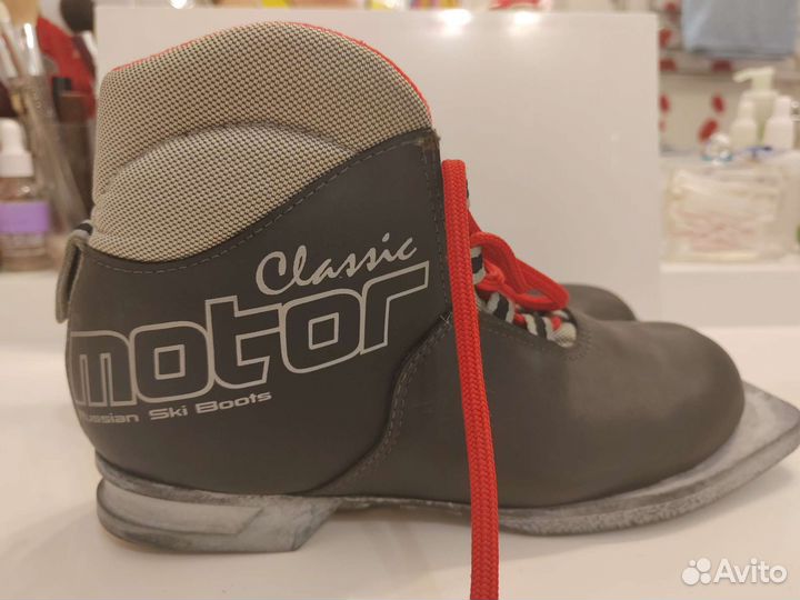 Лыжные ботинки
