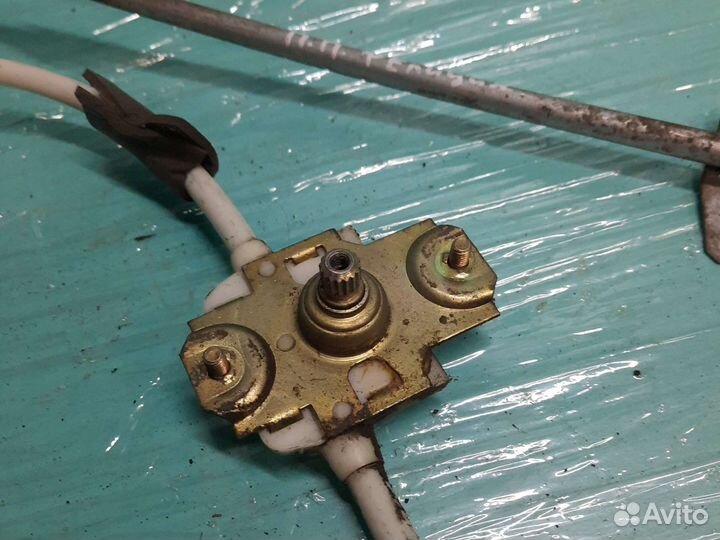 Передний правый стеклоподъёмник Skoda Felicia