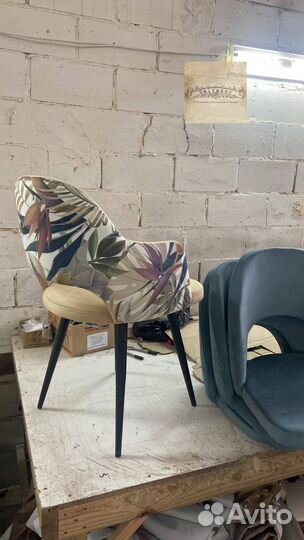 Новые мягкие стулья