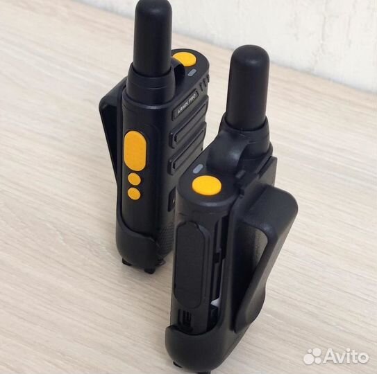 Рация с гарнитурой и наушником для работы