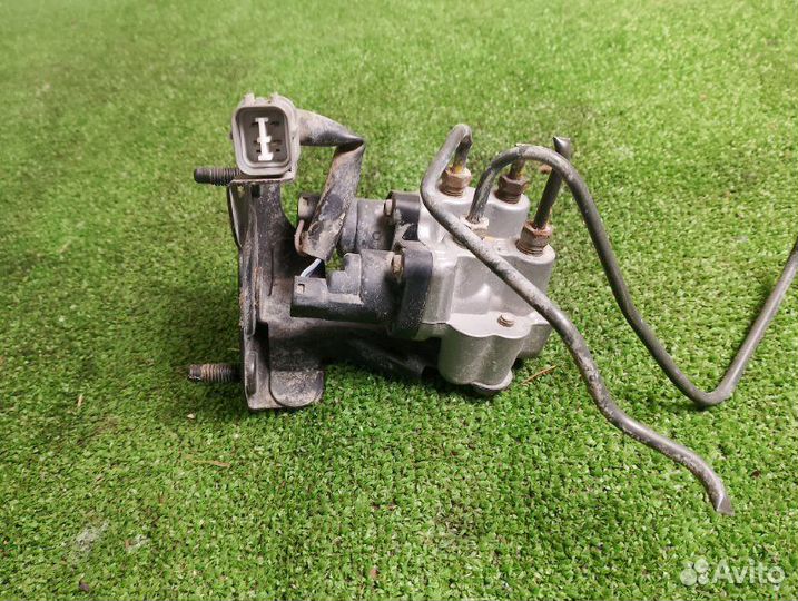 Распределитель тормозной Honda Civic ES3 1500 2001