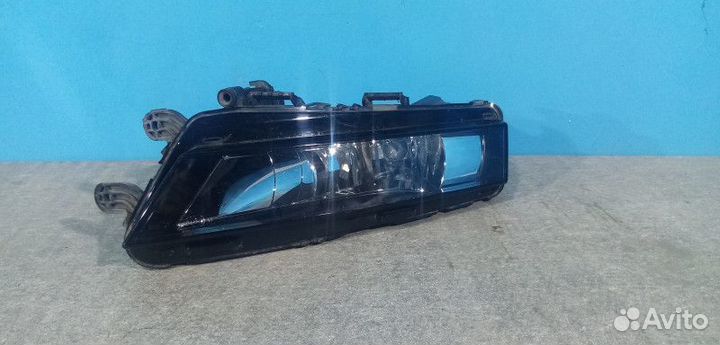 Правая противотуманная фара Skoda Octavia 3 (A7)