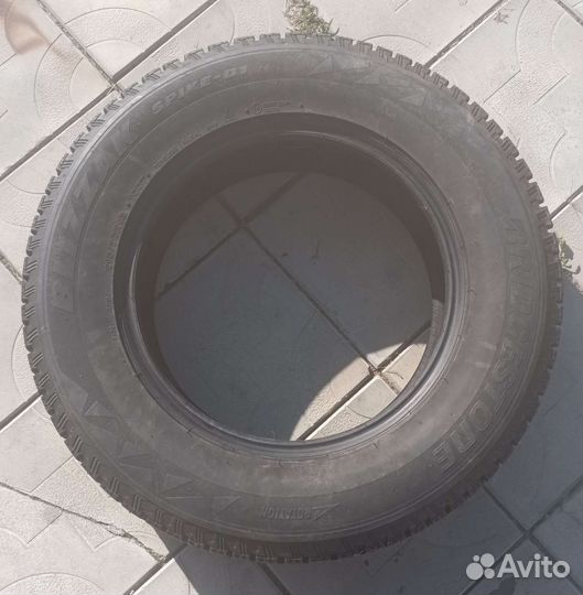 Bridgestone Blizzak Spike-01 215/70 R16