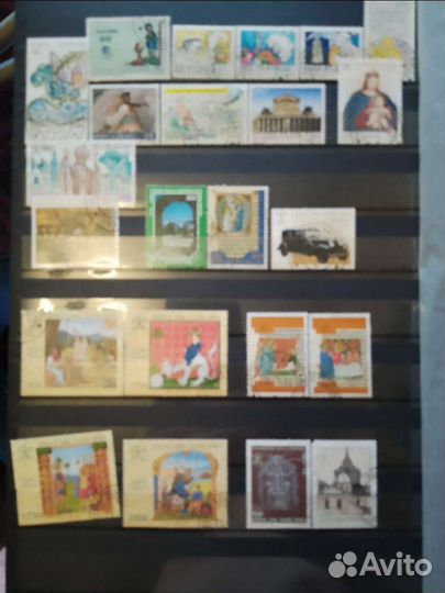 Почтовые марки в альбоме