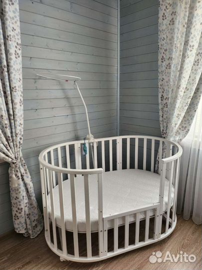 Детская кроватка-трансформер с маятником