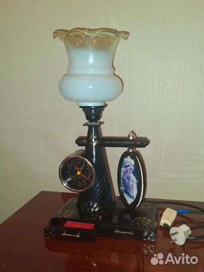 Настольная лампа с часами