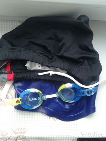Очки для плавания, плавки, резиновая шапочка