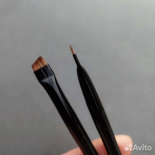 Кисть для бровей и подводки