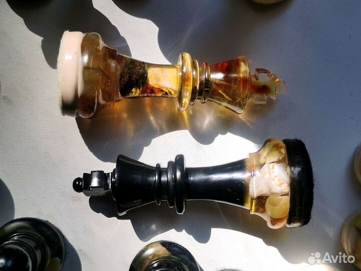 Шахматы ручной работы с янтарем