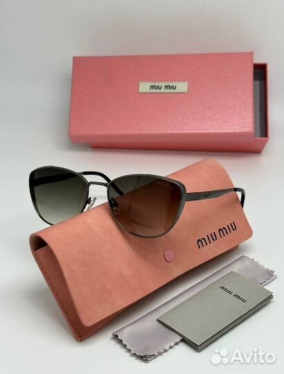 Солнцезащитные очки miu miu