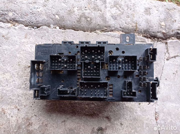 Блок предохранителей Volkswagen Jetta2