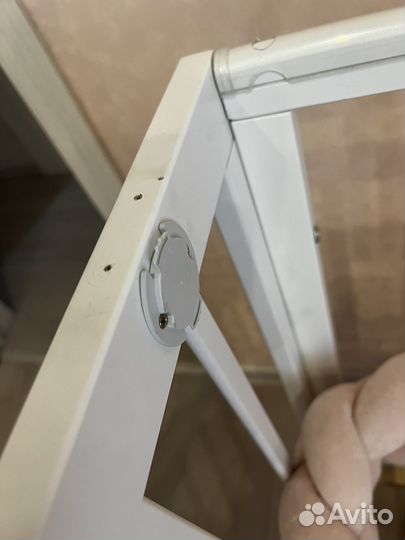 Детская кроватка с маятником