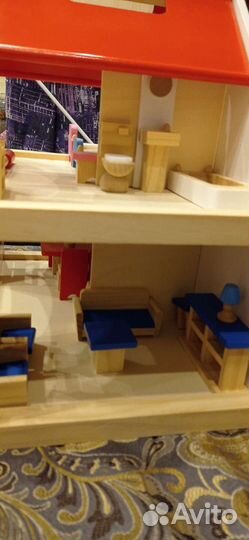 Кукольный домик с мебелью