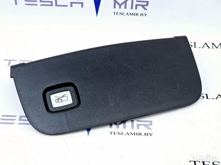 Накладка замка капота Tesla Model 3 2023
