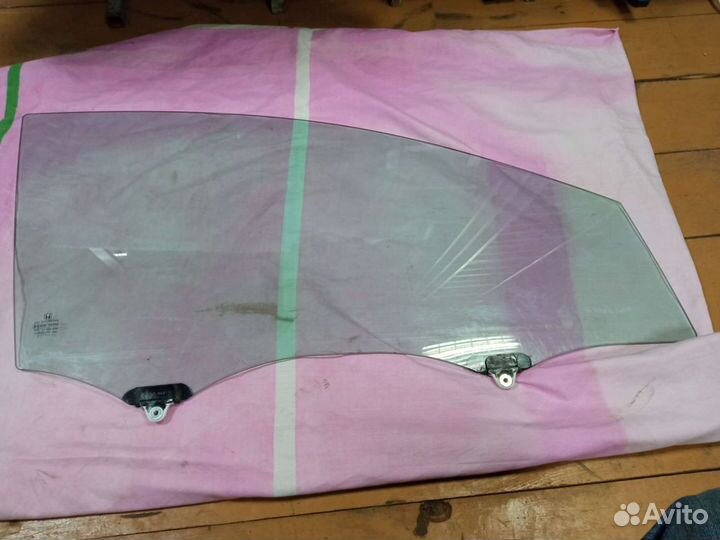 Стекло двери правое переднее