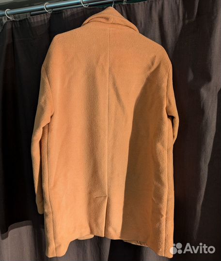 Персиковое пальто Bershka