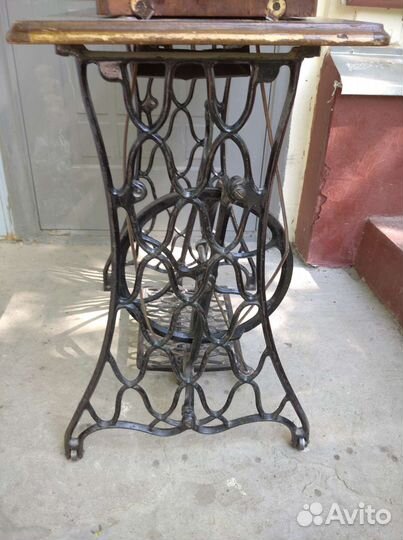 Швейная машинка Зингер на станине чугун