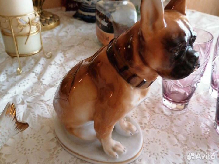 Шкатулка и статуэтки