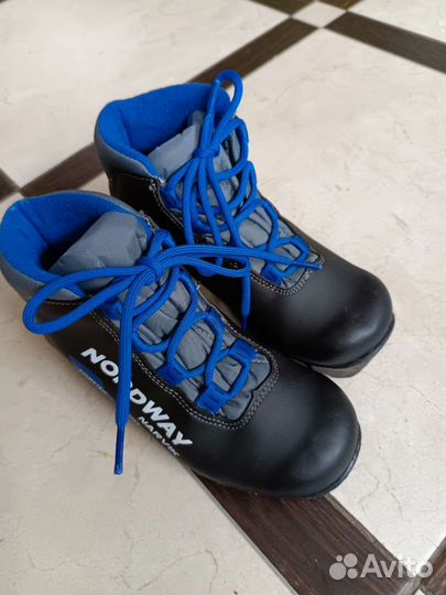 Лыжные ботинки