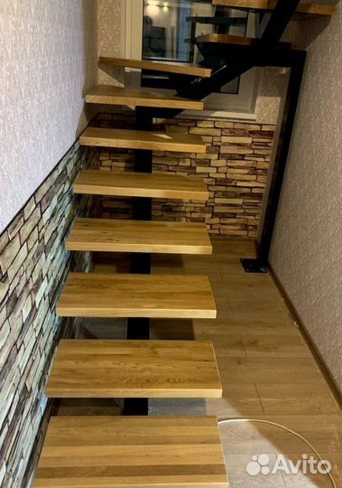 Лестница на металлокаркасе открытого типа