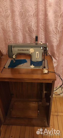 Швейная машина Чайка 2 кл 116-1 с тумбой