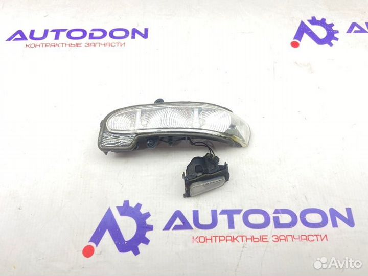 Повторитель поворота левый Mercedes E W211