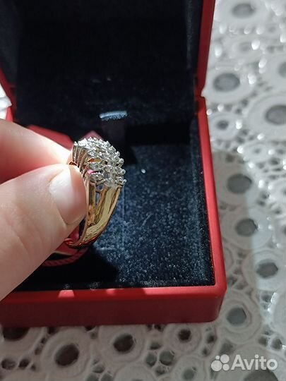 Золотое кольцо с осколками бриллиантов