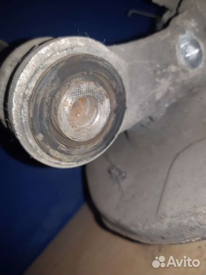 Кулак задний левый Honda Civic 4D