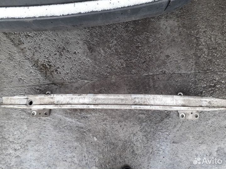 Усилитель переднего бампера Renault Scenic