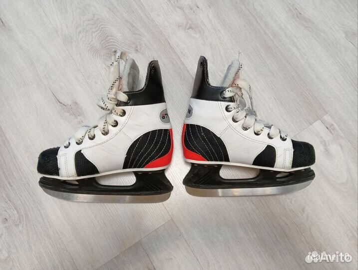 Коньки хоккейные