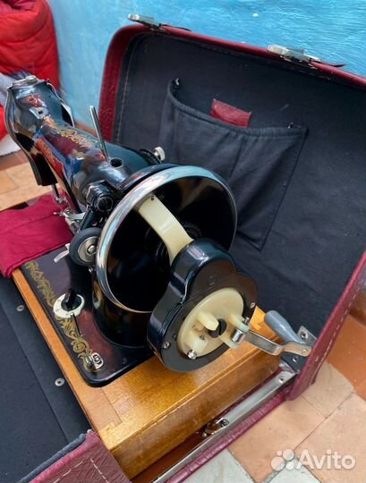 Швейная машинка 