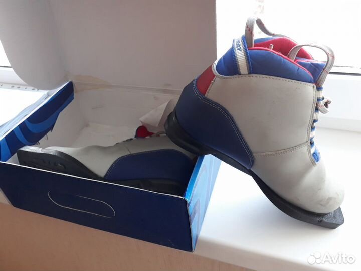 Ботинки лыжные