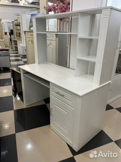 Письменный стол