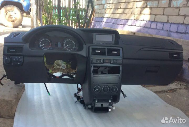 Щиток приборов priora 2