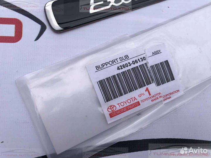 Эмблема Toyota Land Cruiser 200 G0238