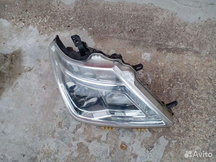 Фара правая Nissan Patrol Y62 Led 2013г