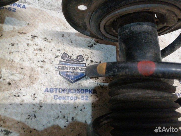 Стойка подвески передняя Nissan Juke F15