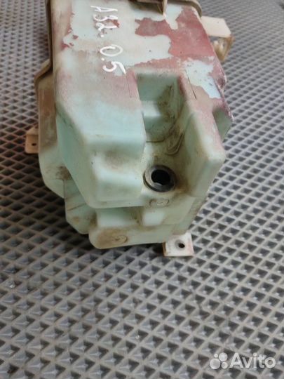 Бачок омывателя Nissan Maxima A32 VQ20DE 1995