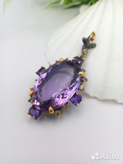 Кулон с натуральными аметистом, топазами