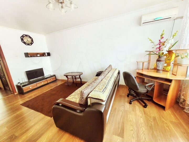 2-к. квартира, 58 м², 8/10 эт.