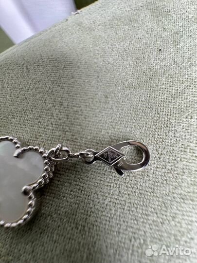 Золотой браслет Van Cleef