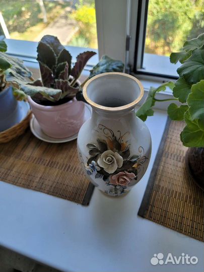 Ваза фарфоровая