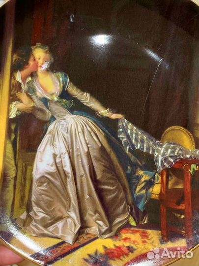 Фарфоровая тарелка