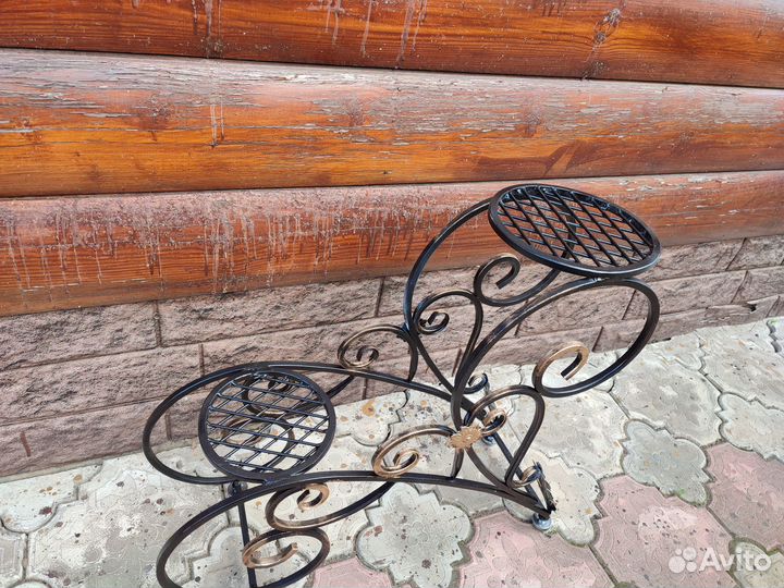 Подставка для цветов напольная металлическая